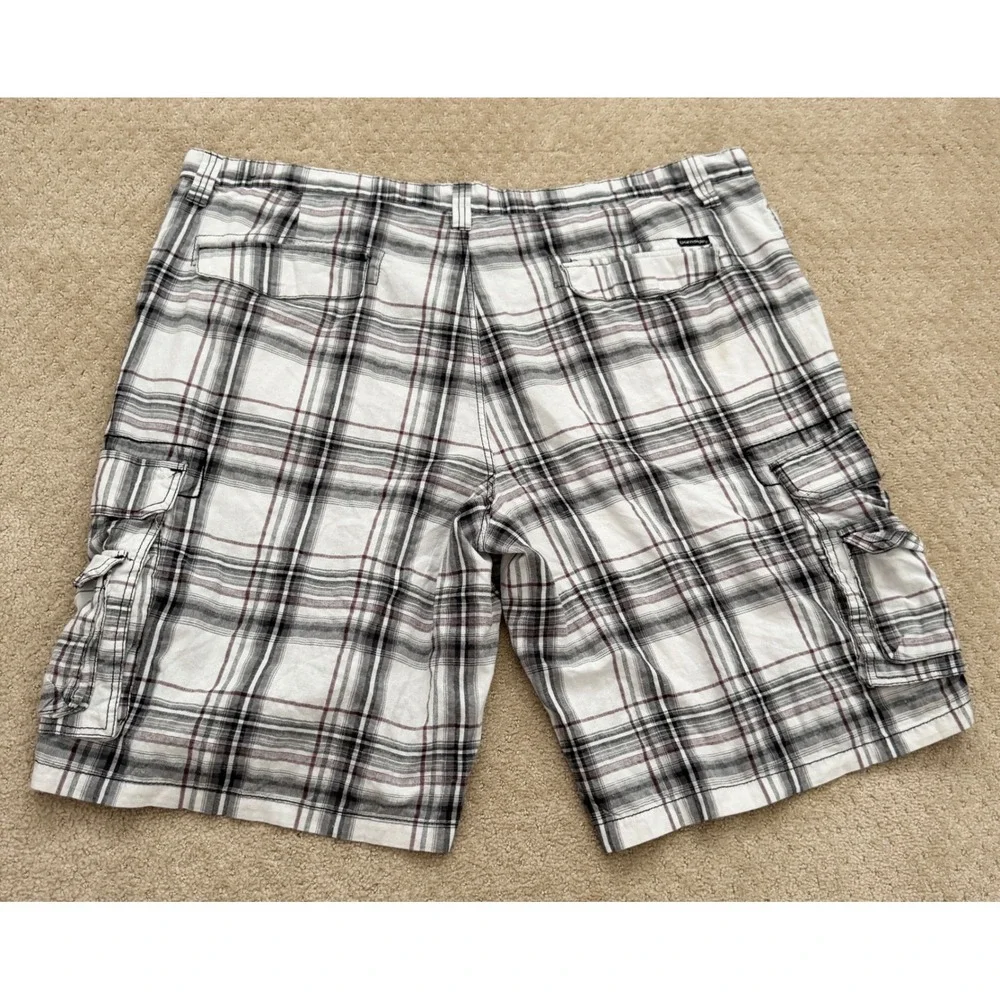 BURNSIDE Men's Plaid Cargo Multi Pockets Casual White Black Red Shorts-Size 48